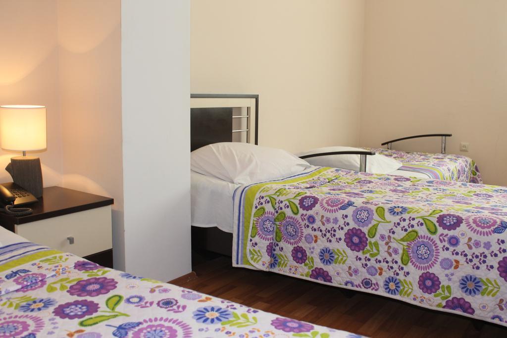 Max Comfort Hotel Kutaisi Habitación foto
