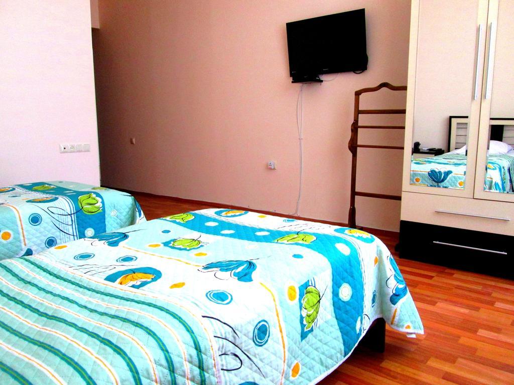 Max Comfort Hotel Kutaisi Habitación foto