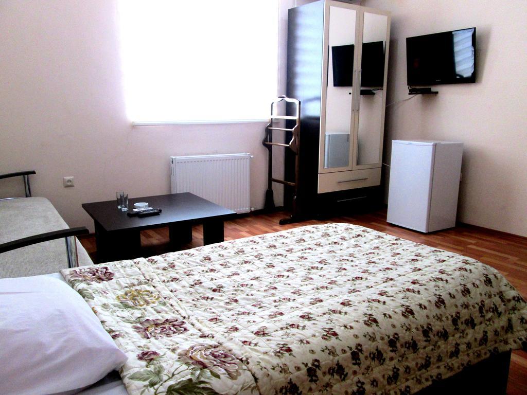 Max Comfort Hotel Kutaisi Exterior foto
