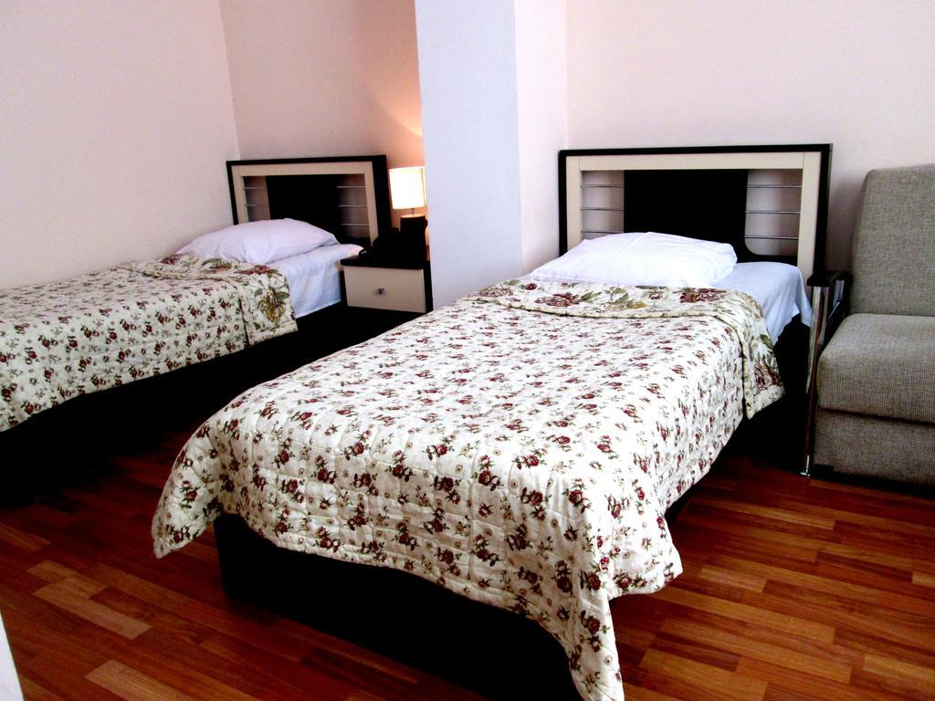 Max Comfort Hotel Kutaisi Exterior foto