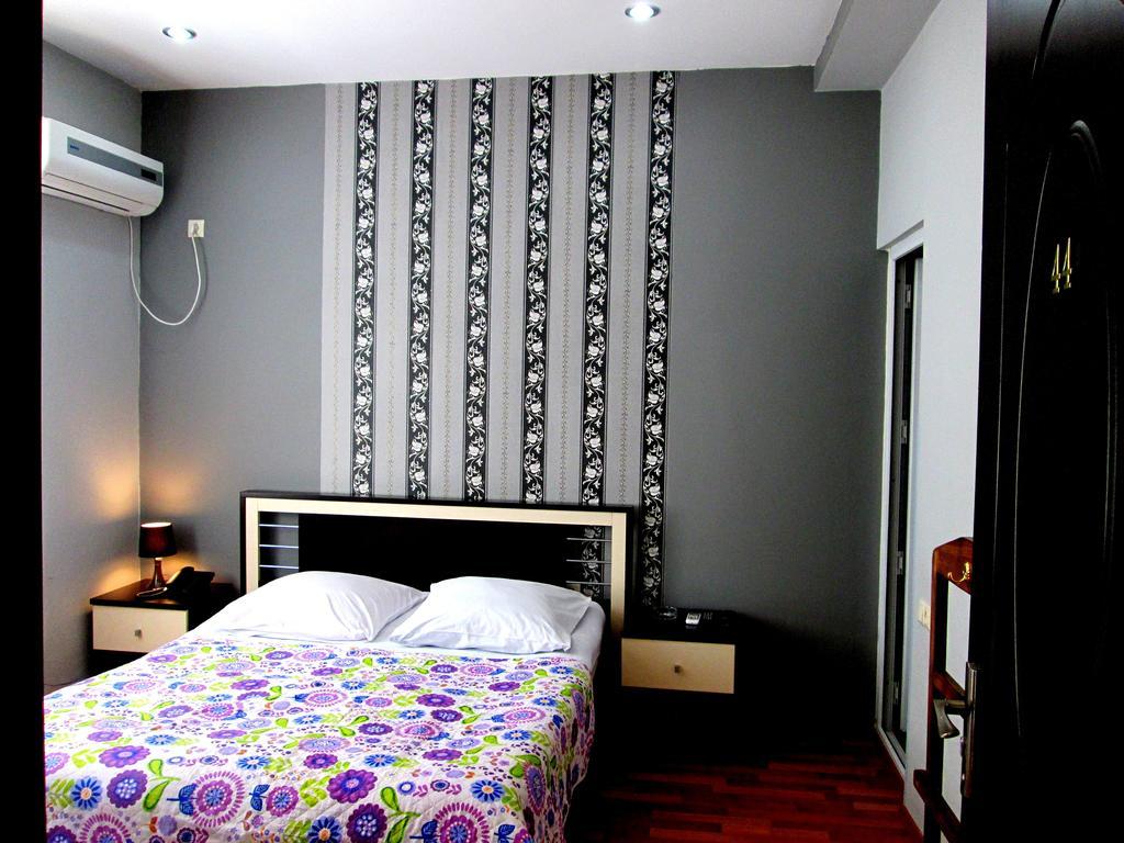 Max Comfort Hotel Kutaisi Habitación foto