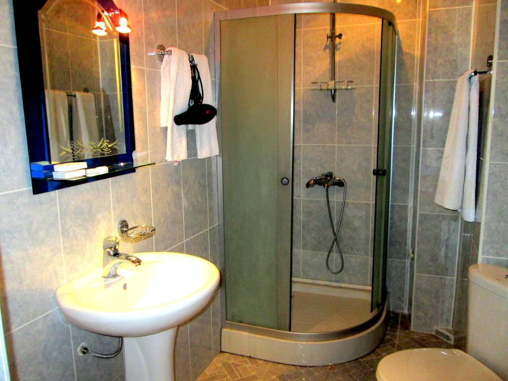 Max Comfort Hotel Kutaisi Habitación foto