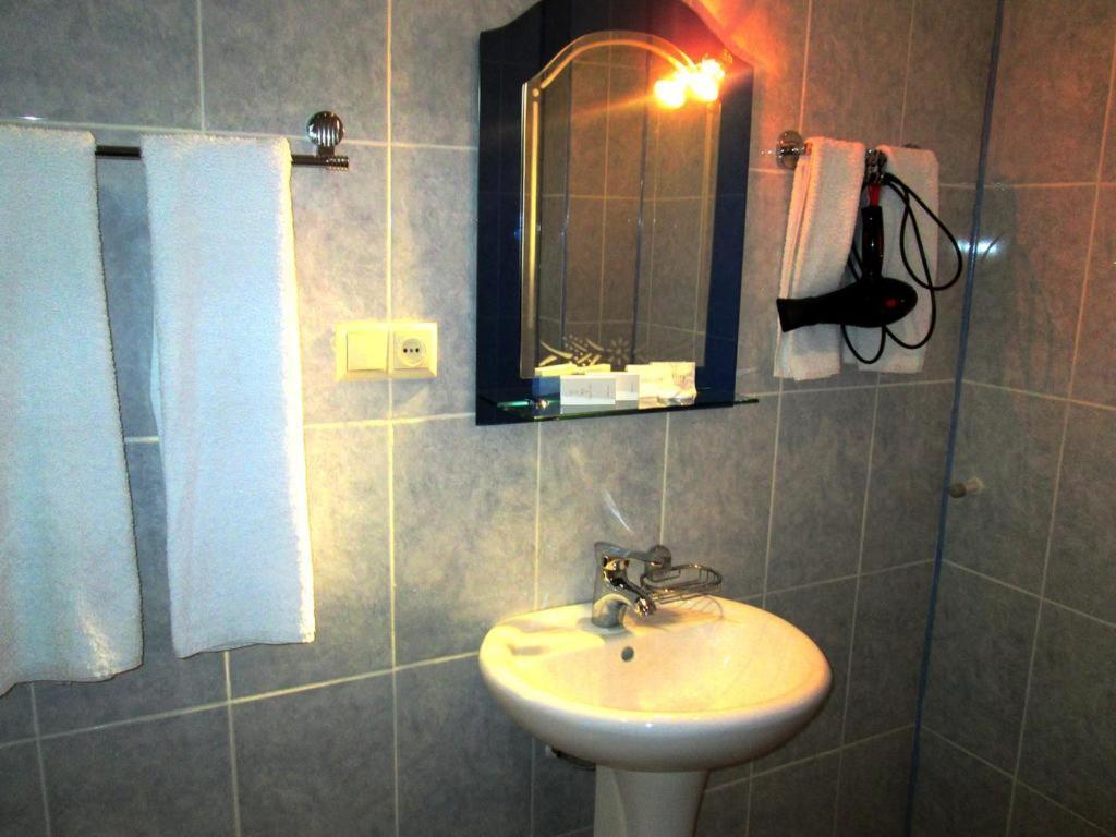 Max Comfort Hotel Kutaisi Exterior foto